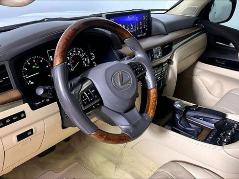 Used 2016 Lexus LX 570 4WD w/ Luxury Package image 10