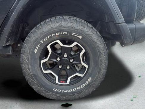 Used 2023 Jeep Wrangler Unlimited Rubicon AWD/4WD image 15