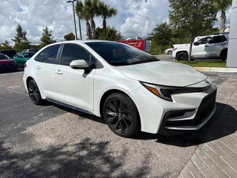 Used 2024 Toyota Corolla SE FWD image 2
