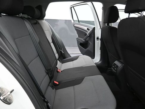 Used 2016 Volkswagen e-Golf SE w/ DC Fast Charging Package image 2