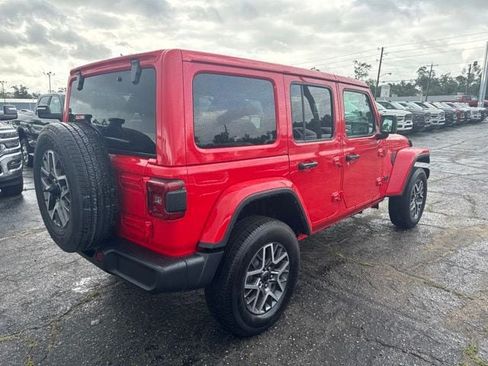Used 2025 Jeep Wrangler Unlimited Sahara AWD/4WD image 3