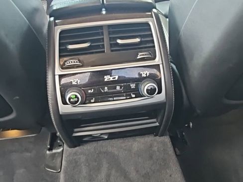 Used 2022 BMW 740i xDrive w/ Premium Package image 23