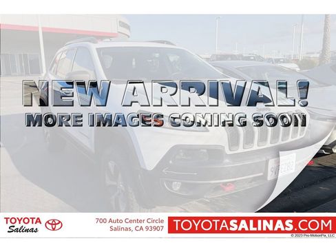 Used 2014 Jeep Cherokee Trailhawk w/ Comfort/Convenience Group AWD/4WD image 1