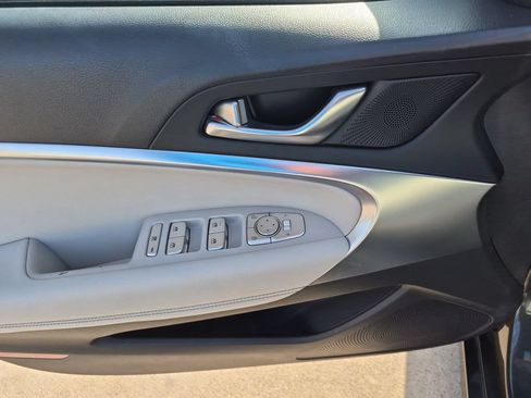 Used 2025 Genesis G70 2.5T RWD image 13