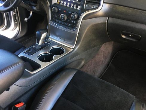 Used 2018 Jeep Grand Cherokee Altitude image 18