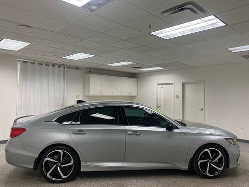 Used 2021 Honda Accord Sport image 4