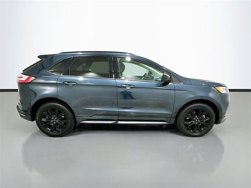 Used 2022 Ford Edge SE w/ Black Appearance Package image 8