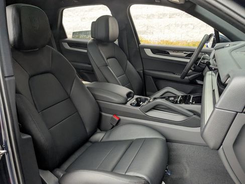 New 2026 Porsche Cayenne image 25