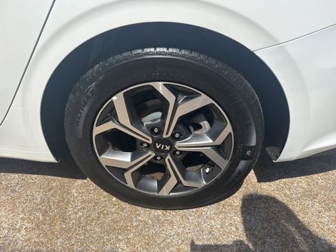 Used 2021 Kia Forte LXS FWD image 7