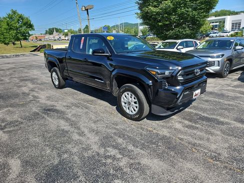 Used 2025 Toyota Tacoma SR5 AWD/4WD image 8