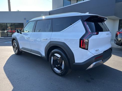 New 2026 Kia EV9 Wind image 8