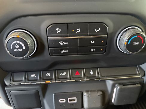 Used 2022 Chevrolet Silverado 1500 Custom AWD/4WD image 17