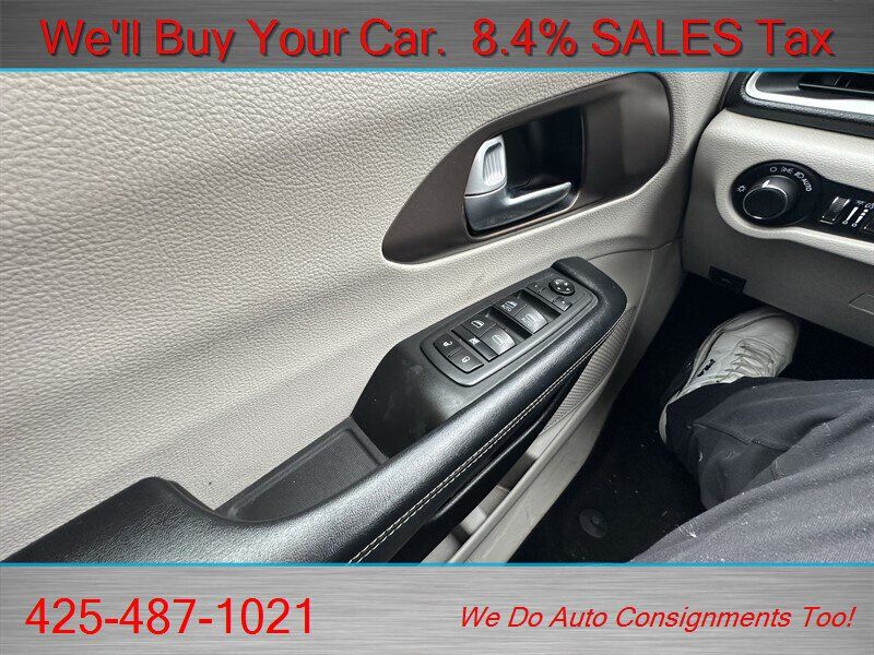 Used 2020 Chrysler Voyager Lxi FWD image 15