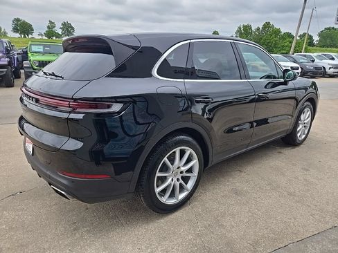 Used 2024 Porsche Cayenne w/ Premium Package AWD/4WD image 12