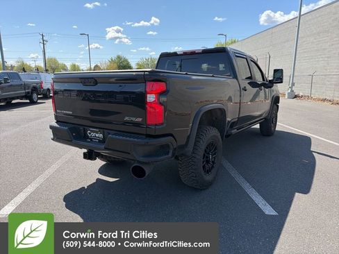 Used 2024 Chevrolet Silverado 2500 ZR2 w/ Technology Package image 8