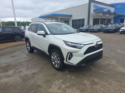 Used 2022 Toyota RAV4 XLE Premium AWD/4WD image 7