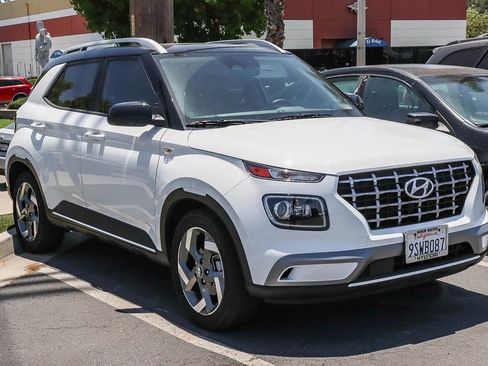 Used 2025 Hyundai Venue Limited FWD image 20