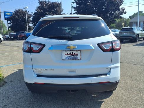 Used 2017 Chevrolet Traverse LT w/ Style and Technology Package image 5