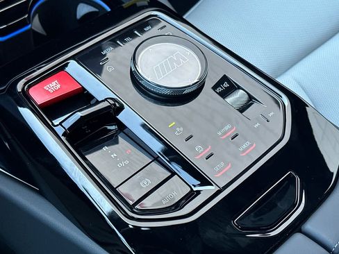 Used 2025 BMW M5 w/ Carbon Package image 24