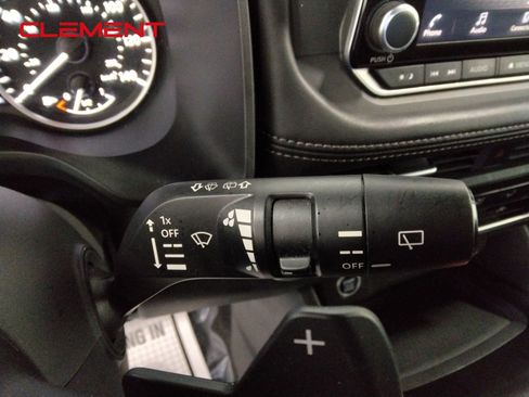 Used 2023 Nissan Rogue S image 17