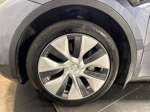 Used 2022 Tesla Model Y Long Range AWD/4WD image 2