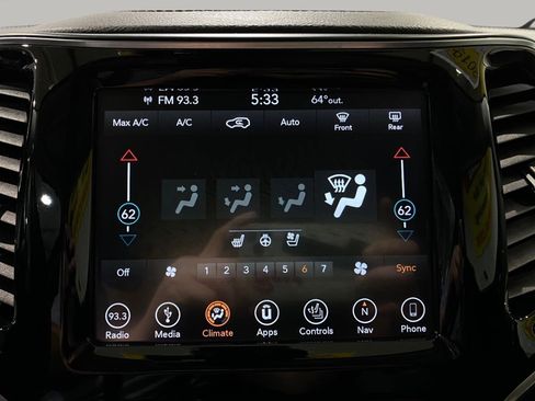 Used 2019 Jeep Cherokee Limited w/ Luxury Group AWD/4WD image 15