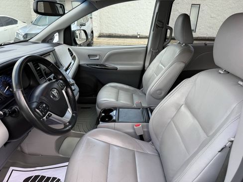 Used 2016 Toyota Sienna XLE FWD image 17