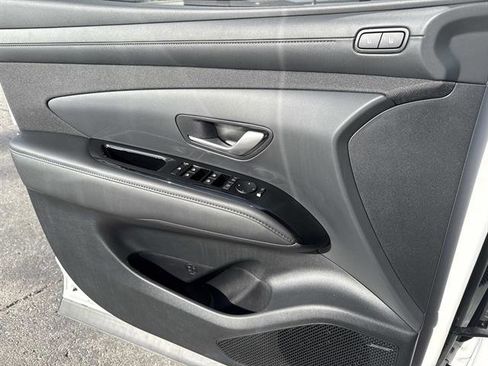 Used 2025 Hyundai Tucson Limited image 12