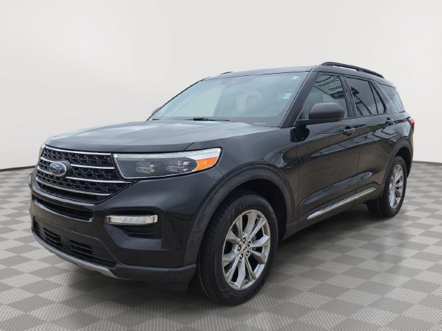 Used 2021 Ford Explorer XLT w/ Equipment Group 202A AWD/4WD image 3