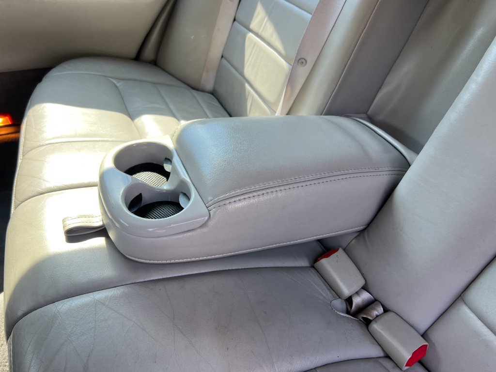 Used 1999 Lincoln Town Car Executive RWD image 16