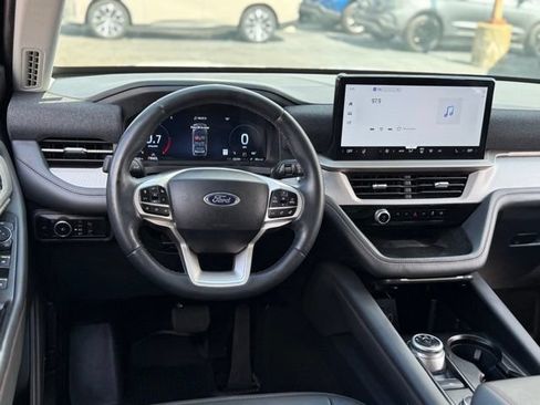 Certified 2025 Ford Explorer Active w/ Active Comfort Package AWD/4WD image 6
