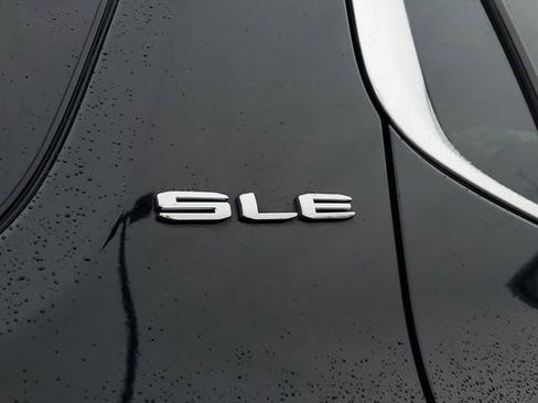 Used 2022 GMC Acadia SLE image 7