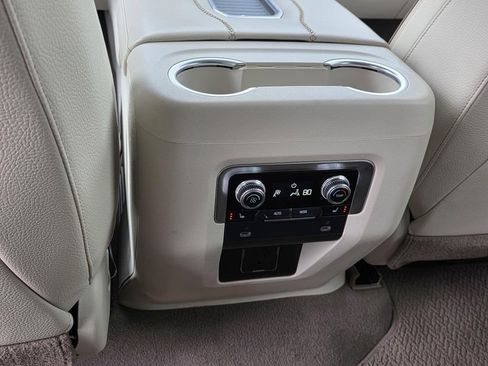 Used 2021 GMC Yukon XL Denali w/ Denali Premium Package image 12