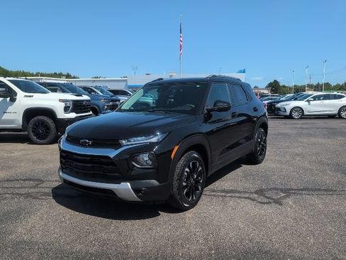 Used 2023 Chevrolet TrailBlazer LT w/ Convenience Package AWD/4WD image 1