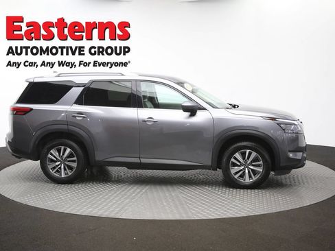 Used 2022 Nissan Pathfinder SL AWD/4WD image 46
