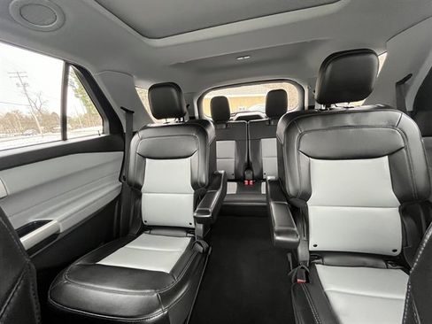 Used 2023 Ford Explorer XLT w/ Equipment Group 202A image 29