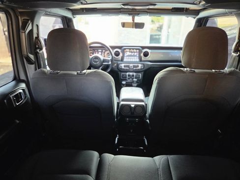 Used 2018 Jeep Wrangler Unlimited Sahara AWD/4WD image 17