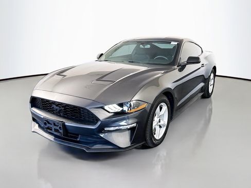 Used 2018 Ford Mustang Coupe RWD image 4
