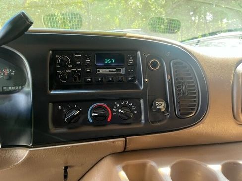 Used 2000 Dodge B1500 image 10