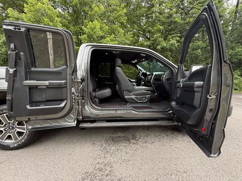 Used 2017 Ford F150 XLT w/ Equipment Group 302A Luxury AWD/4WD image 45