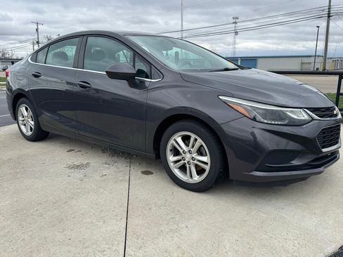 Used 2017 Chevrolet Cruze LT image 1