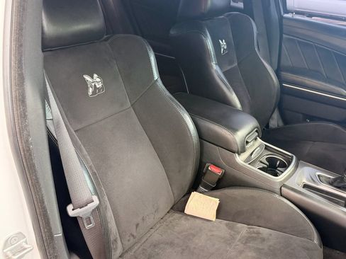 Used 2019 Dodge Charger Scat Pack w/ Technology Group RWD image 9
