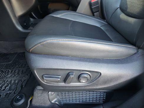 Used 2025 Toyota Sienna XLE Woodland Edition image 18