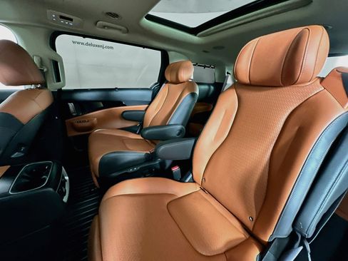 Used 2025 Kia Carnival SX Prestige FWD image 23