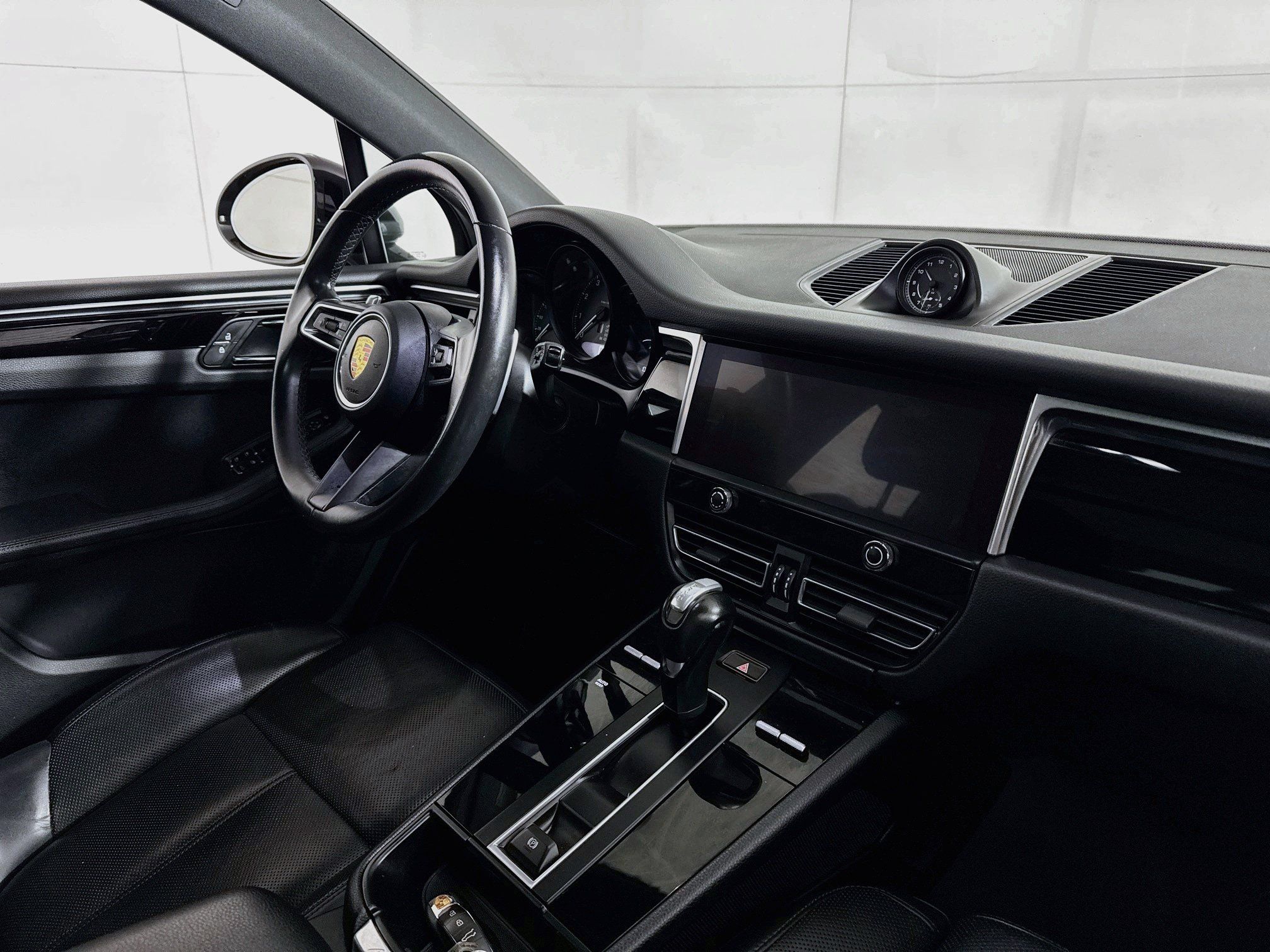 Used 2023 Porsche Macan AWD/4WD image 29