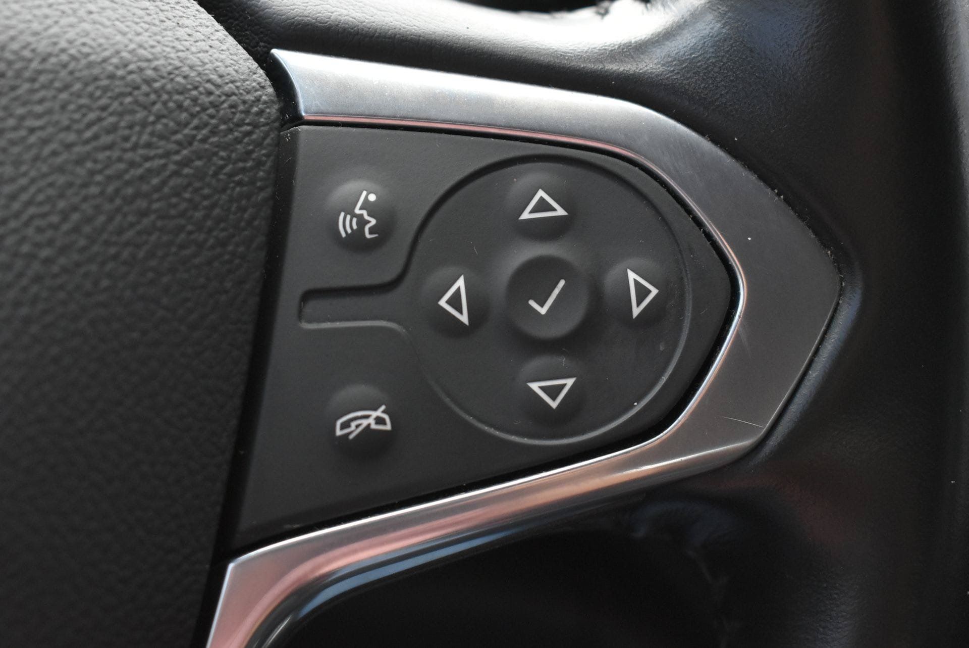 Used 2021 Chevrolet Traverse LT FWD image 22