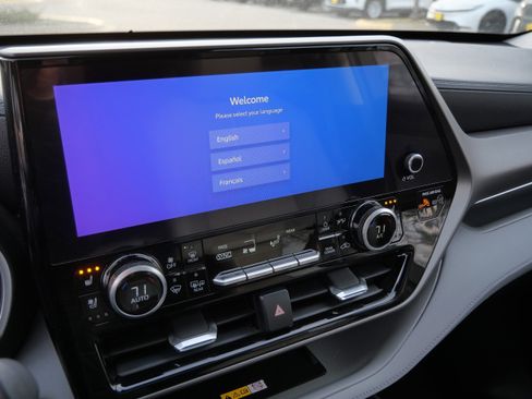 Used 2023 Toyota Highlander Limited image 23