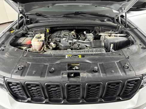 Used 2024 Jeep Grand Cherokee Altitude AWD/4WD image 48