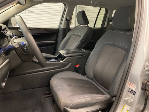Certified 2023 Jeep Grand Cherokee Laredo AWD/4WD image 18