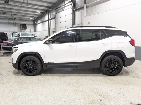 Used 2020 GMC Terrain SLE w/ Driver Convenience Package image 6